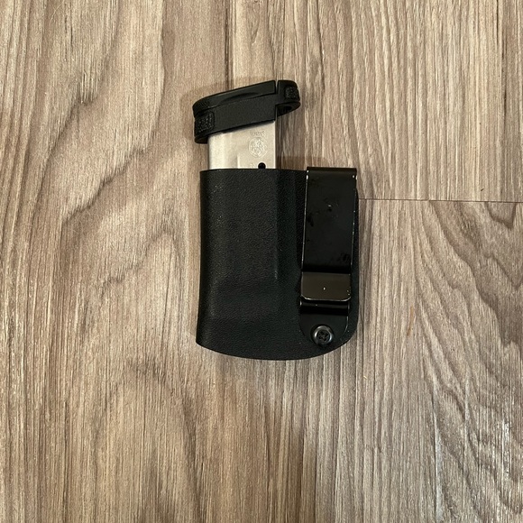 Kydex magazine pouch for 9mm Smith and Wesson Shield magazine - Picture 3 of 4
